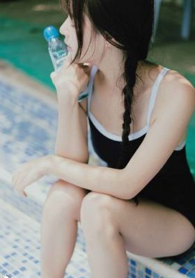 一边吃胸一边揉下面的视频_HD手机免费观看完整